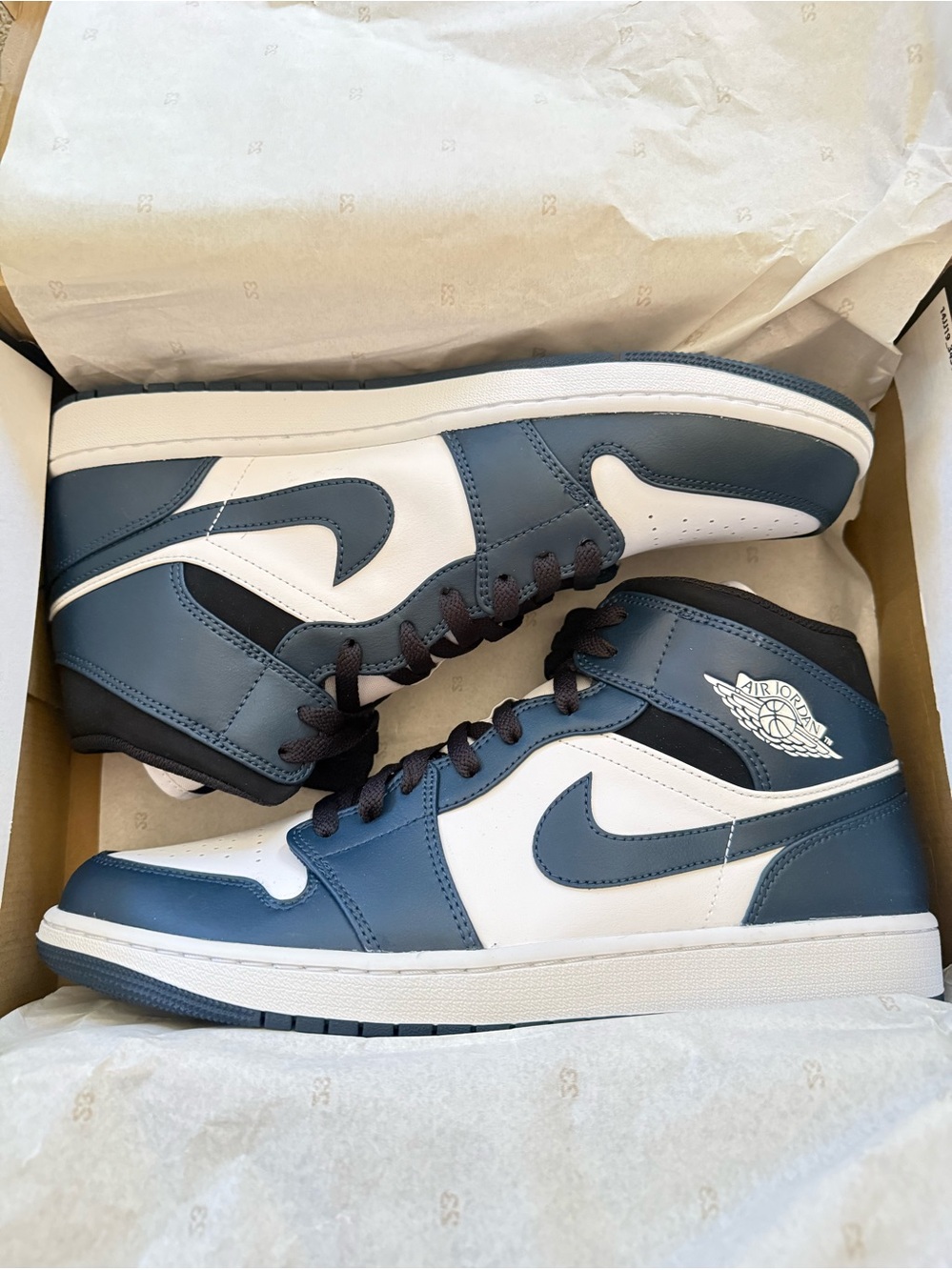 Jordan• 1 Mid in Armory Navy, White-Black